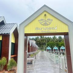 Tanaporn resort bangsaphan