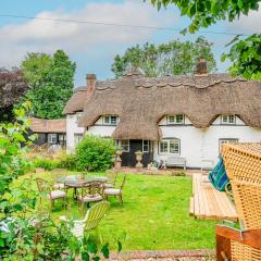 Entire Thatched Cottage in New Forest with Garden