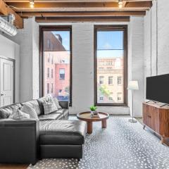 Stylish Riverfront Loft- Gym - Walk to Arch, Casino, Conventions