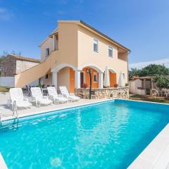 Awesome Home In Segotici