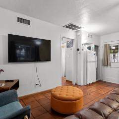 Sunlit Palm Cottage in Uptown Phoenix