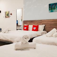 Winggarden Murals House by JE Boutique Guesthouse