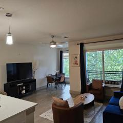 Gorgeous Condo facing the Riverwalk with a King Suite