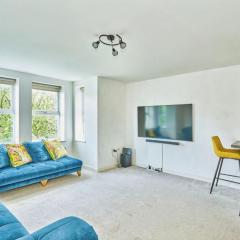 Amazing 2BR Flat in Croydon with Balcony