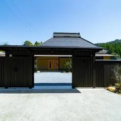 小塩の灯り 石垣の別荘