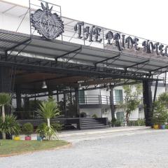 The Pride Hotel At Laemsing
