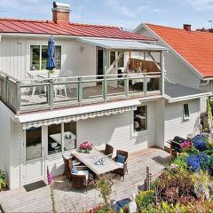 Stunning Apartment In Kungshamn