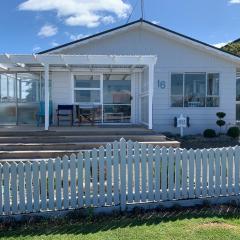 Beach Cottage - A Cosy Beach Cottage Charmer