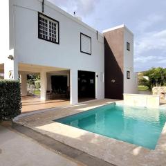Private Pool Home Beach 15 min Drive