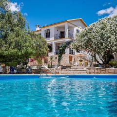 6 Bedroom Cozy Home In Lucena