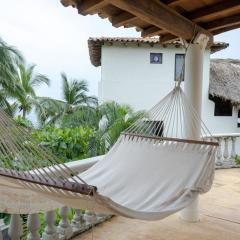 Casa Manzanillo - Bridge Room - Ocean View Room at Exceptional Beach Front Location