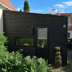 Minihus til havn, strand, vand og by i Gilleleje