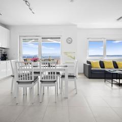 House , Seafront Apartment Pelegrin