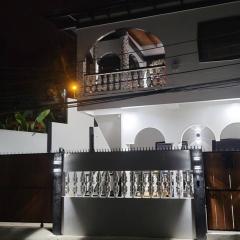 Modern home in maraval 15 mins to everything