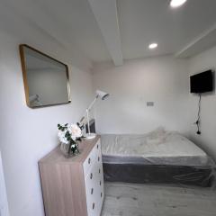 Lovely ensuite room in Corby