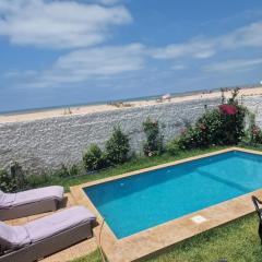 La petite villa avec piscine pieds dans l'eau