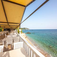 Lodges Shen Nikolla