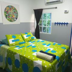 Hotelito La Aventura, private rooms with AC