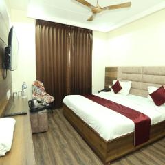 Hotel KANDA CONTINENTAL 50 Mtr from golden temple
