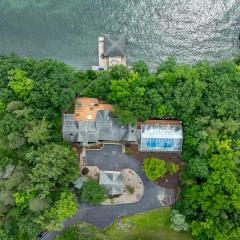 Lake house w/ indr pool and jacuzzi