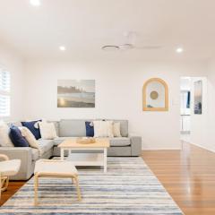 Moffat Beach Coastal Contemporary Unit A