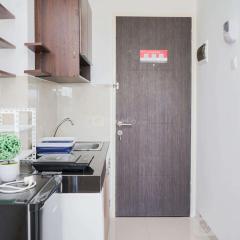 Comfy and Minimalist Studio Room at Serpong Garden Apartment By Travelio