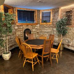 Inspiring Grotto Sleeps 10-20 Free TV & Parking