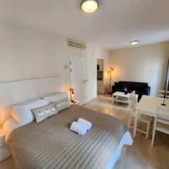 NEW with AC Central Suites with Pool access and Squash Courts! Sleeps Family or 4 guests