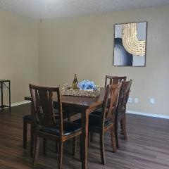 Cozy Four Bedroom Residence In Converse