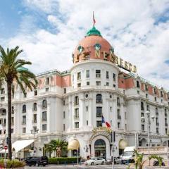 A Luxurious Apartment with AC on Promenade des Anglais