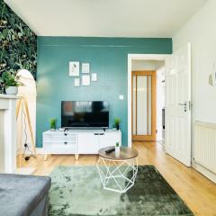 Spacious 6-Bed Home in Coventry, Warwick, West Midlands- Free Parking, Super Fast WiFi