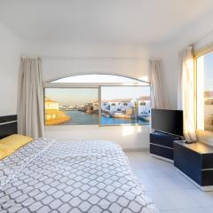 Sea View room with Beach access in Villa