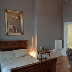 Balcony, sea view apartment next to port with parking