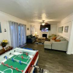 Roomy Beachfront Apartment, Deck, Game Room! apts