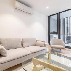Effortless MinimalismCentral Southbank Apt Park
