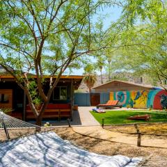 2 King Beds, Mountain Views! The Hummingbird House