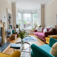 Palm Tree Apartment- Period Home with Cat