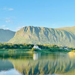 Room in Lofoten- quiet in amazing nature- ocean, mountains and wilderness