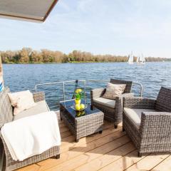 WOHLFÜHLBOOT Hausboot - Festlieger im Hafen Bad Saarow - WC an Bord, Dusche an Land