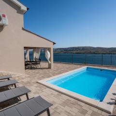 Villa Kamia with private pool and electric vehicle adapter