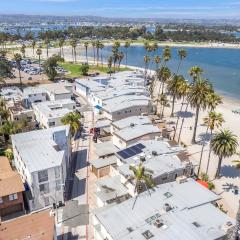 Highly rated Best Beach! 3Bd 2Ba AC Luxury KING Beds!