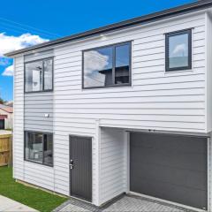 Family Holiday Home Papakura - 175