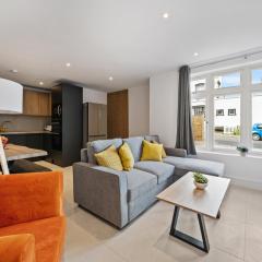 3BR House in Prime Barnet Location with Driveway