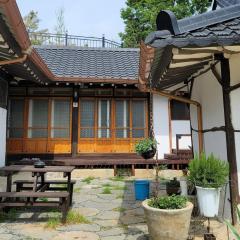 Paju Hanokaeseo Harureul