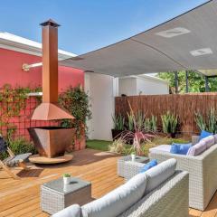 Seaside Beach House, luxury 3x2, fire pit, secure garden, pet friendly, sleeps 8, opp cafe