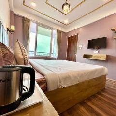 Yepplo's Stunning Mountain View 2-bedroom apartment with Private Kitchen - 24hrs Caretakers & Power Backup