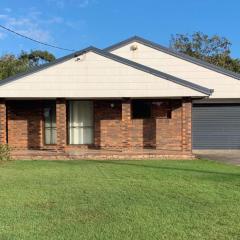 Lowset pet friendly home, with room for a boat, Palm Ave, Bongaree