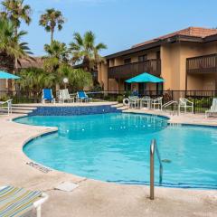 Pelicans Perch Charming 1BR Near Beach with Patio 160
