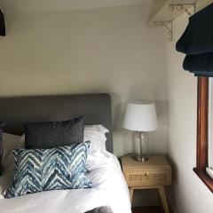 The Hayloft - New Dog friendly with garden and parking