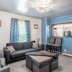 Family-Friendly 2BR Cottage Near Creve Coeur Lake
